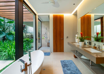 Casa Farallon 14 bathrooms